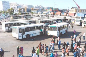 الركاب يطالبون بجسر تجنّبا لأخطار الطريق