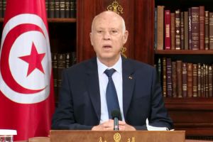 الرئيس التونسي يمدد العمل بالتدابير الاستثنائية