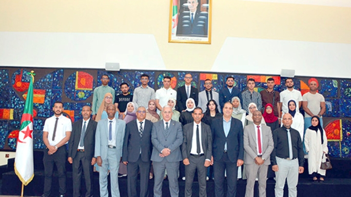المجلس الشعبي الوطني يستقبل طلبة من ورقلة