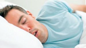 النوم نهارا والسهر ليلا يرهق الجسم ويُضعف التركيز