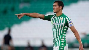 الدولي الجزائري عيسى ماندي، لاعب ريال بيتيس