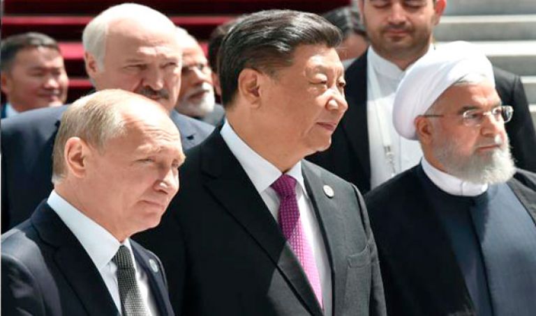 موسكو وبكين تتهمان واشنطن بتصعيد الموقف في منطقة الخليج