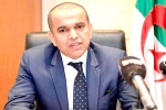بوضياف يطلع على الخبرة الدولية
