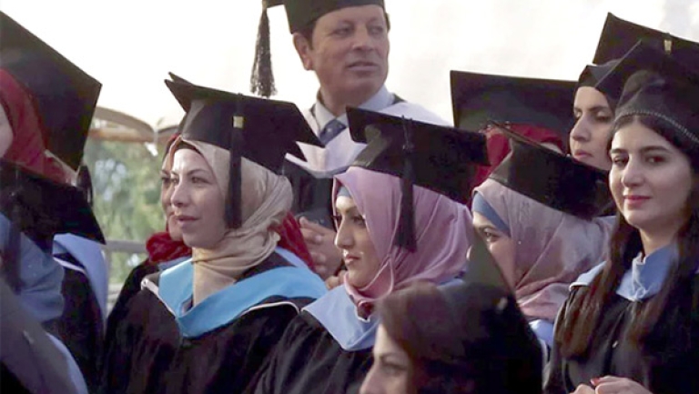 أعراس يزف فيها الناجحون
