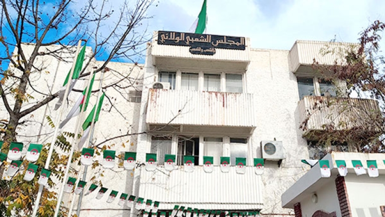 أعضاء "الولائي" يغلقون المجلس