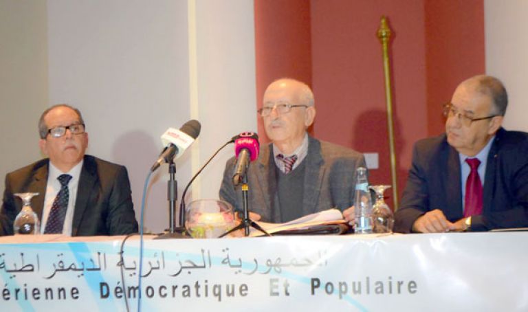 المتنازعون يحتكمون للمقاهي والاجتماعات المغلقة
