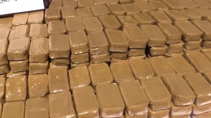 ضبط أزيد من قنطار من الكيف المعالج مصدره المغرب