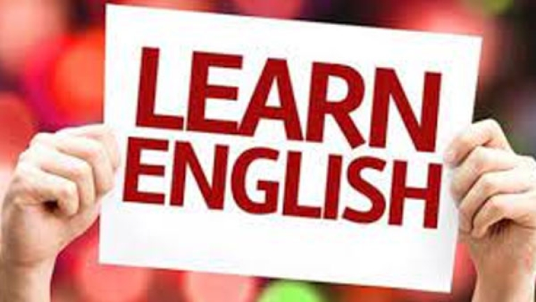 توظيف 30 ألف أستاذ لتدريس الإنجليزية في الابتدائي