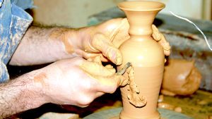 27 عارضا يبدعون في عدة مهن