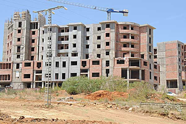 تعثر 18 ألف وحدة سكنية