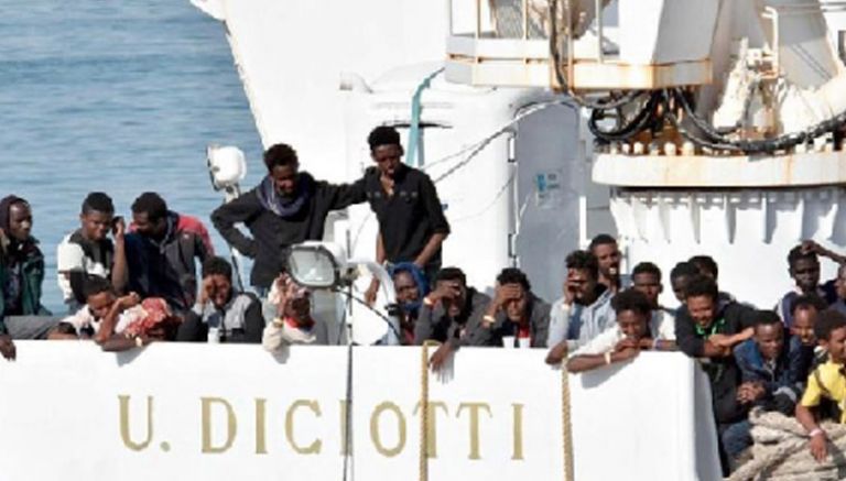 السماح للمهاجرين من النزول من سفينة ”ديتشوتي”