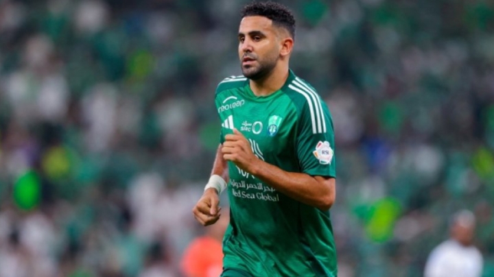 جدل كبير حول مستقبل رياض محرز مع الأهلي السعودي