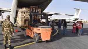 جسر جوي لنقل المساعدات الجزائرية إلى ليبيا