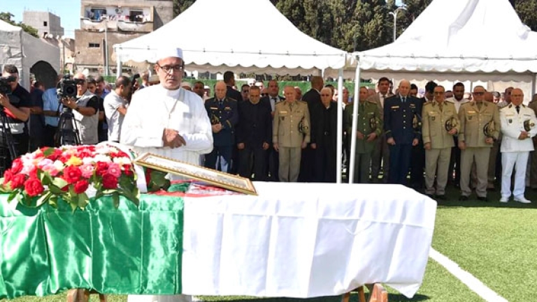 جثمان المجاهد العميد المتقاعد حسين بن حديد يوارى الثرى بمقبرة بن عكنون