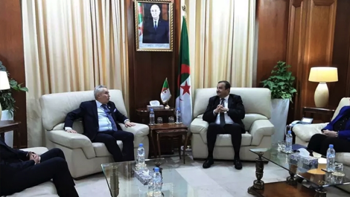الجزائر تبحث تمويلات جديدة لمشاريعها بالداخل والخارج