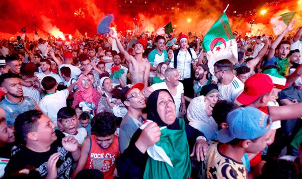 80 جريحا في احتفالات فوز المنتخب الوطني