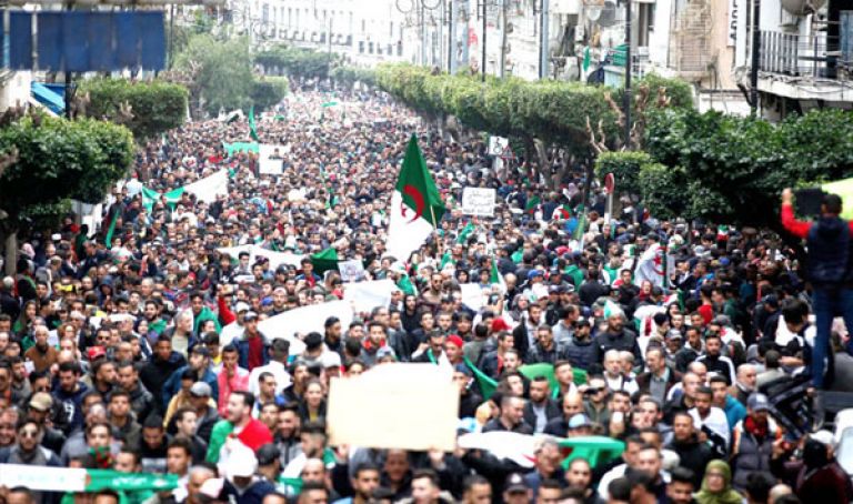 آلاف القسنطينيين في ثامن جمعة من الحراك