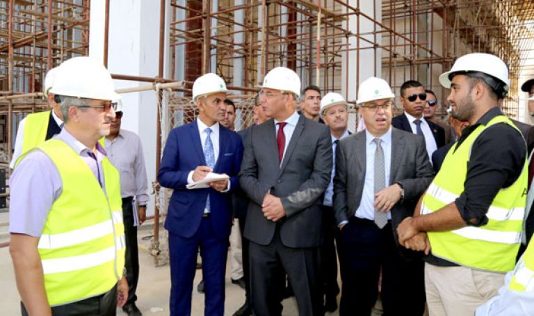 التشديد على تسريع وتيرة أشغال الديكور والتأثيث والخدمات