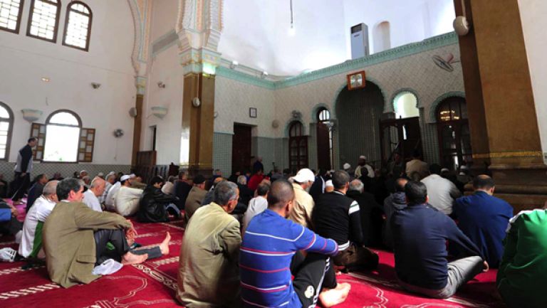 الجزائريون يفضلون أئمة المساجد لإفتائهم في الصيام