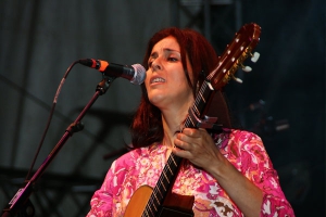 أنا منشغلة بهموم الفنان