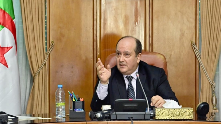 الوزير الأول يشرف على تنصيب جهاز اليقظة خلال رمضان