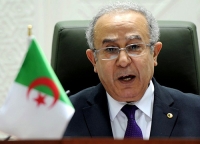 لعمامرة يبرز مواقف الجزائر من قضايا الساعة