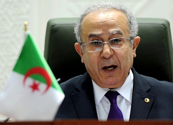 لعمامرة يبرز مواقف الجزائر من قضايا الساعة