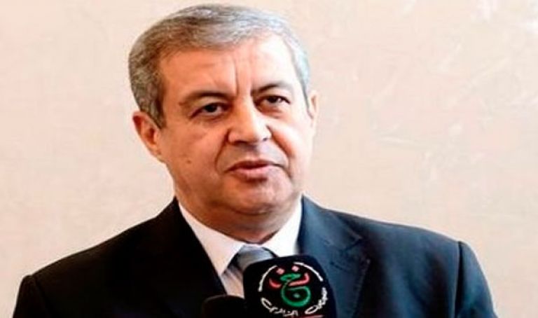 أبواب الحكومة مفتوحة للمبادرات ولا حل خارج الدستور