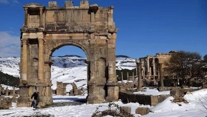 الثلوج تضفي لمسة جمالية على آثار لامبيز الرومانية