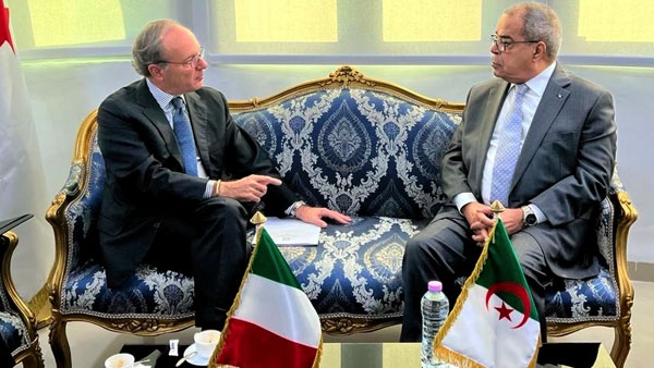 ترقية التعاون الصيدلاني مع إيطاليا