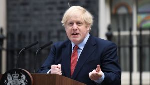 الوزير الأول البريطاني يرفض رفع الحجر الصحي 