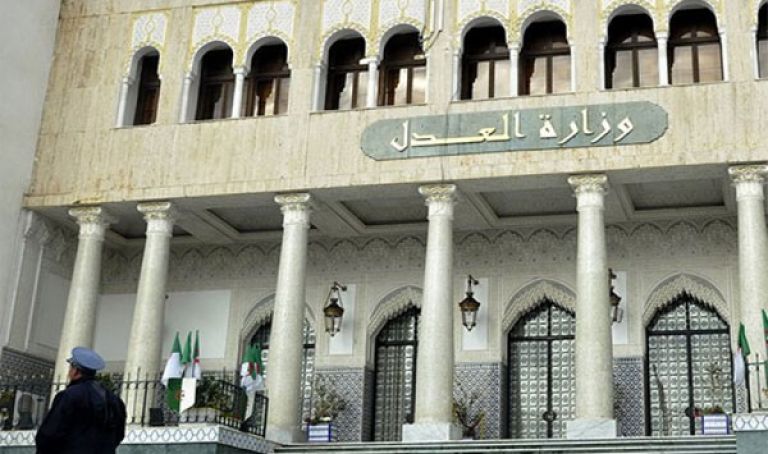 قطب لمعالجة الجرائم المعقدة، تسيير العائدات وحماية المبلغين
