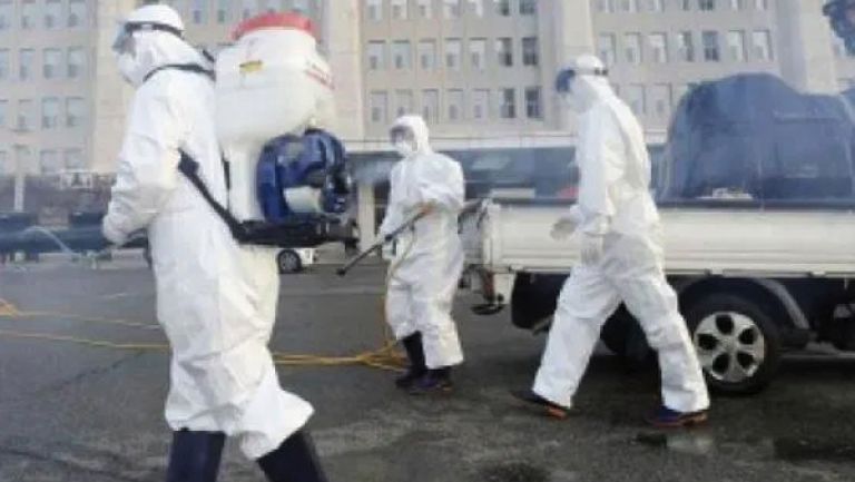 تواصل عمليات التعقيم ضد "كوفيد-19"