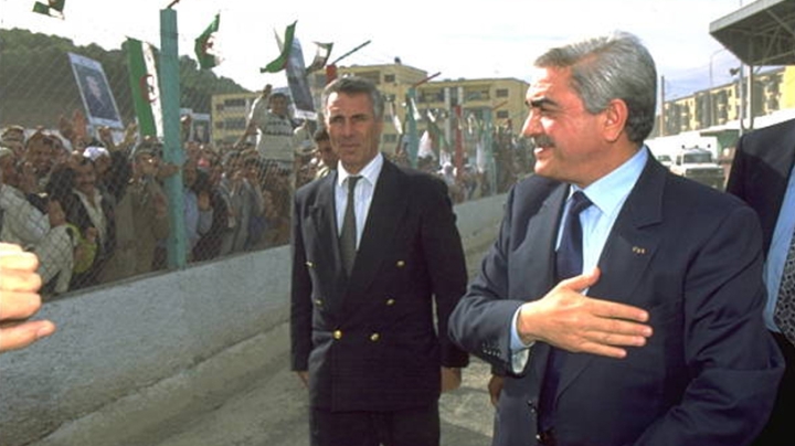 الراحل اليامين زروال وهب نفسه لخدمة الوطن