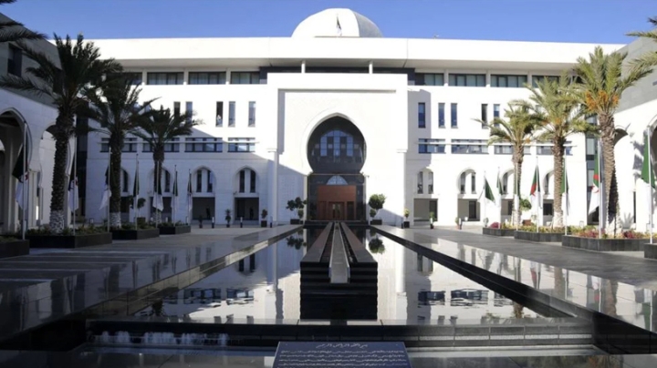 الجزائر تدين بشدّة استهداف المطار الدولي في الرياض