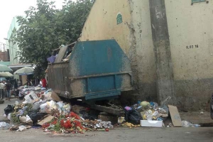 السكان ينددون بالرمي العشوائي للنفايات