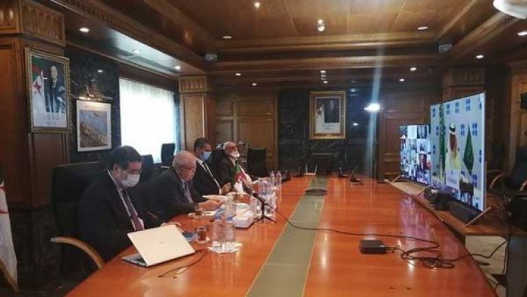 "أوبك" برهنت على تماسكها تجنبا لانهيار سوق النفط