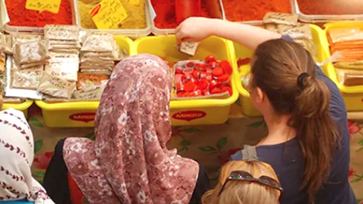 إقبال كبير على محلات بيع التوابل