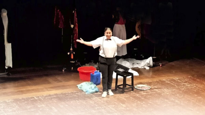 نسرين بلحاج تستعرض أوجه الحياة المؤسفة