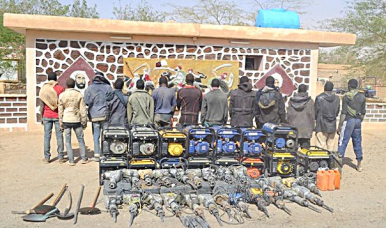 اكتشاف مخبأ هام للأسلحة والذخيرة على الحدود مع مالي