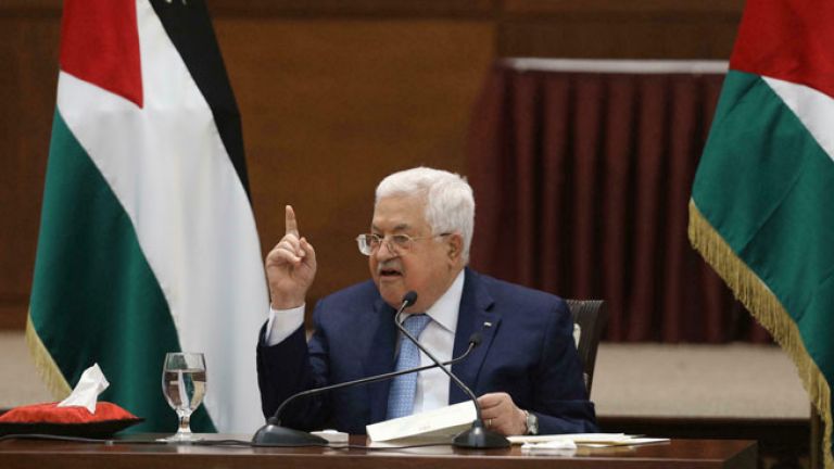 الرئيس عباس يحذر من رفض إسرائيل لحلّ الدولتين
