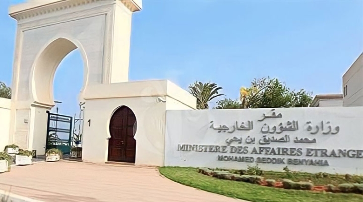 الجزائر تطالب بترحيل فوري لموظّفين فرنسيين