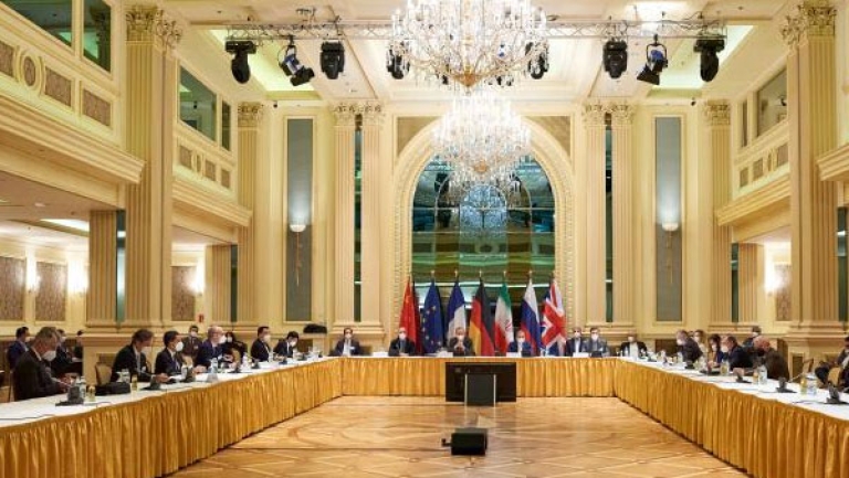 إيران تطالب بإلغاء كلي للحظر الدولي