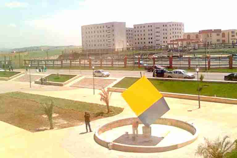 جامعة التكوين المتواصل تكرم الطلبة المتفوقين