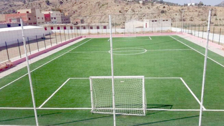 الشباب يطالبون بملاعب جوارية