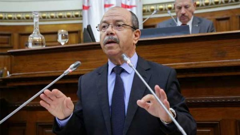 محاكمة علنية للمسؤولين المتورطين في الفساد