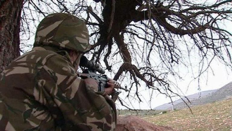 القضاء على إرهابيين وضبط أسلحة في تيبازة