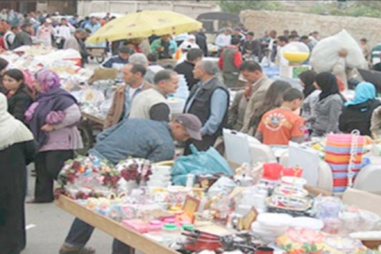 التجار الفوضويون يعودون إلى النشاط بمحطة "بومعطي"