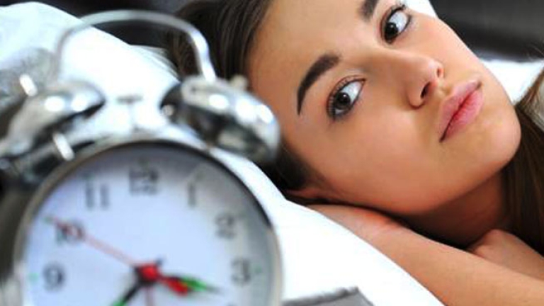 أسباب اضطرابات النوم وطرق علاجها للسيـدات