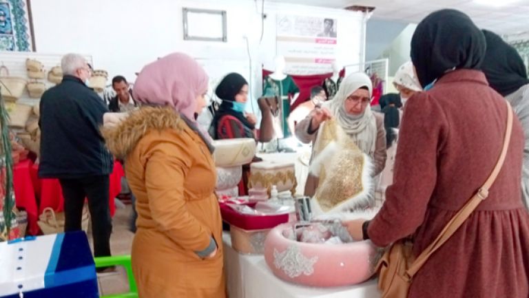 معرض تحت شعار "بيها وليها.. لحراير تبنيها"